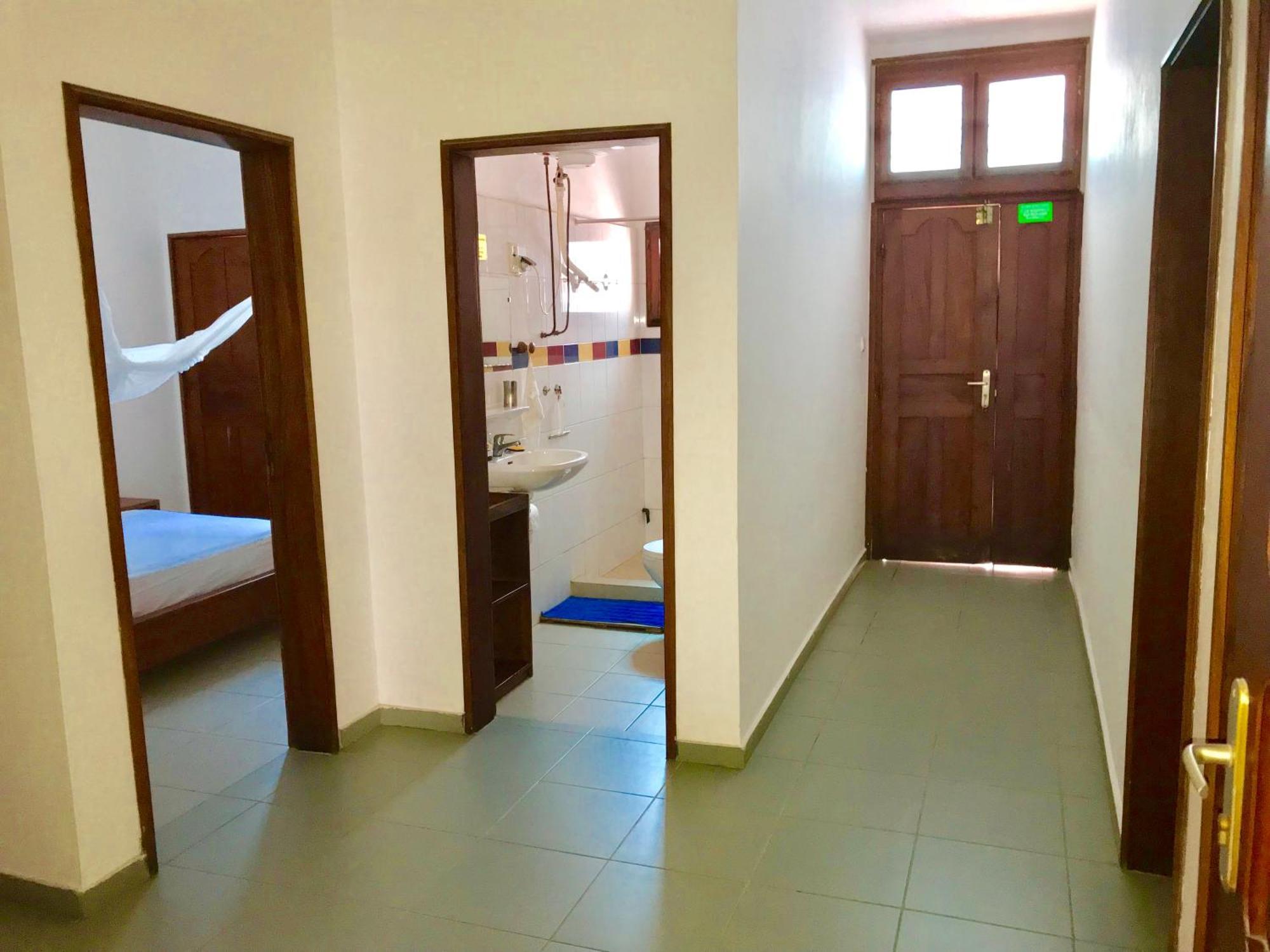 Dodoo Lodge Cotonou Bilik gambar